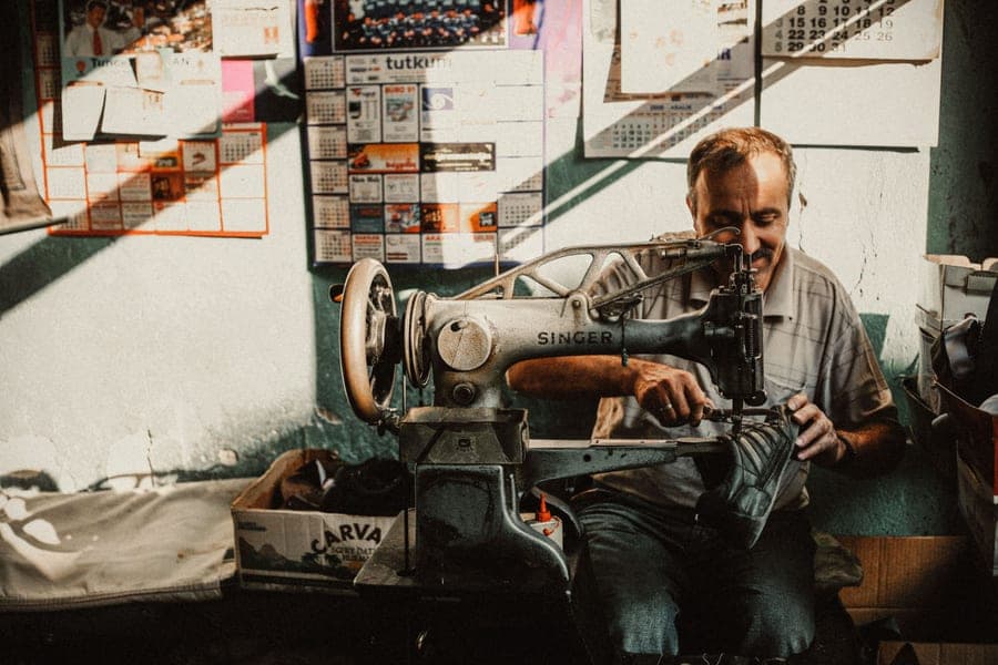 An older sewing machine on a shelf in a secondhand shop